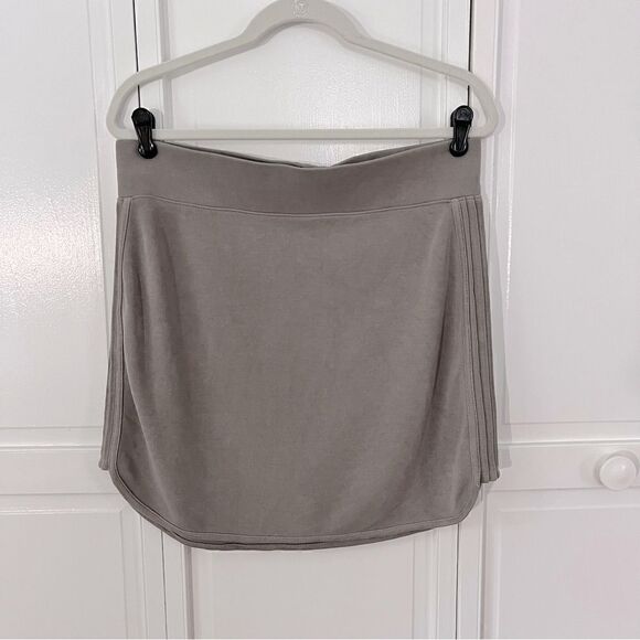 Athleta Serenity Skirt Grey Silver Size Medium TALL Sustainable Lenzing Modal - Picture 3 of 10